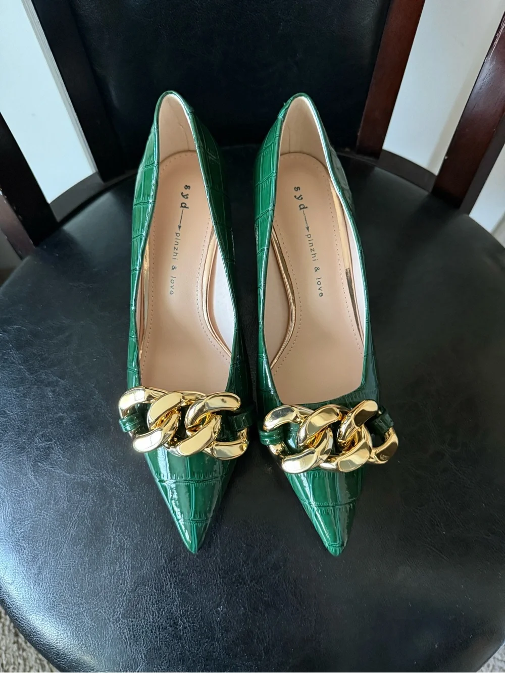 Green Croc-Embossed Pointed Toe Pumps with Gold Chain